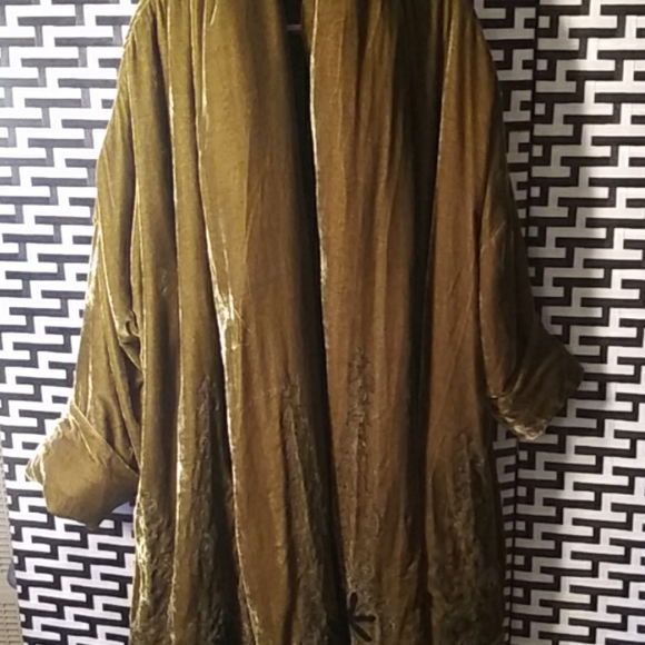 50''/52'' around under arm chest measurements, Velvet Coat - Picture 1 of 8